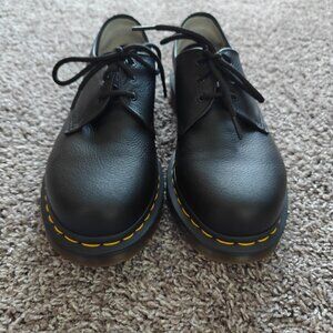 Dr Martens Virginia Leather Black Shoes, Men size 9 / Women Size 11.  - LIKE NEW